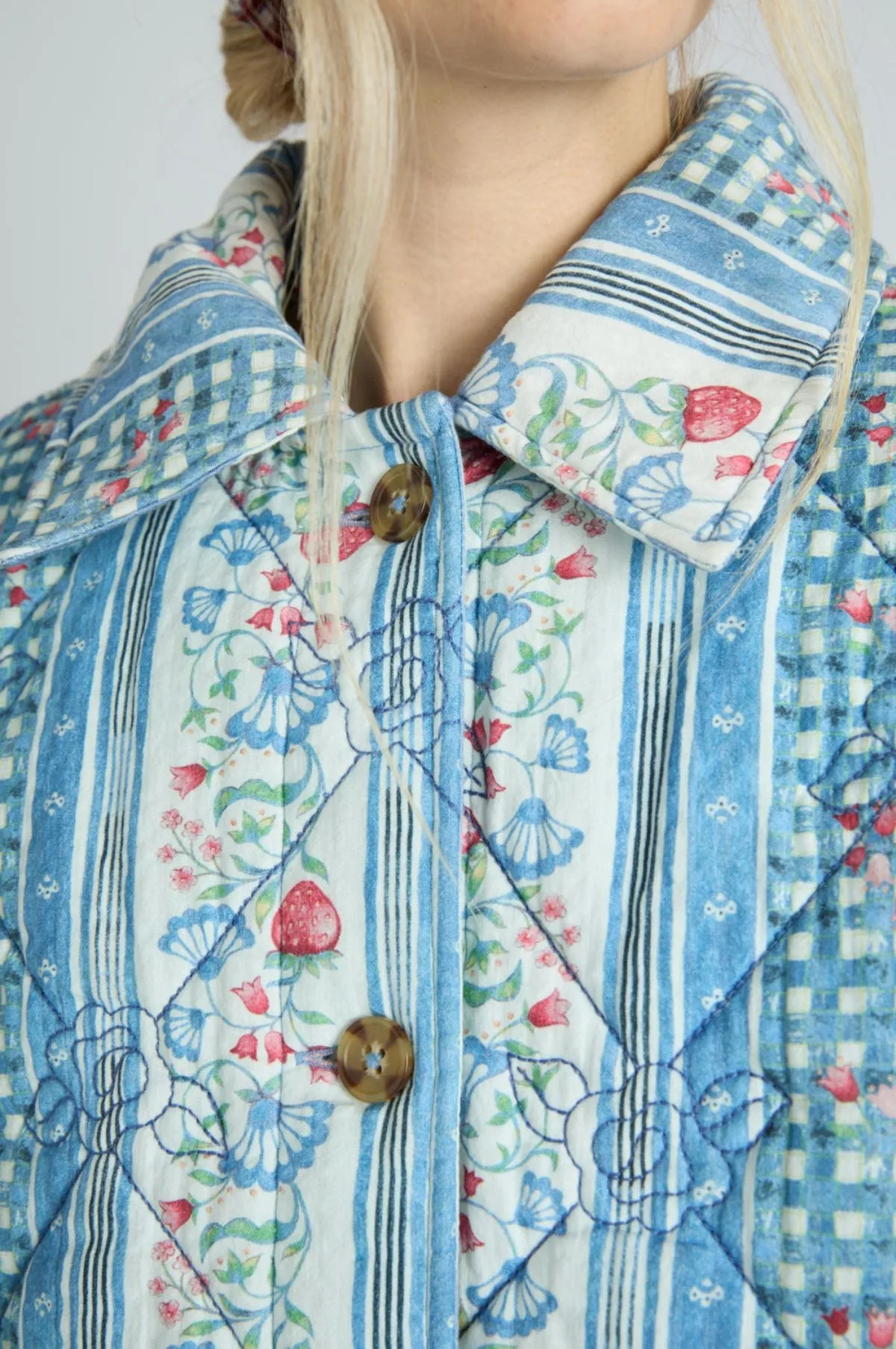 Claudia Jacket Wallpaper Floral