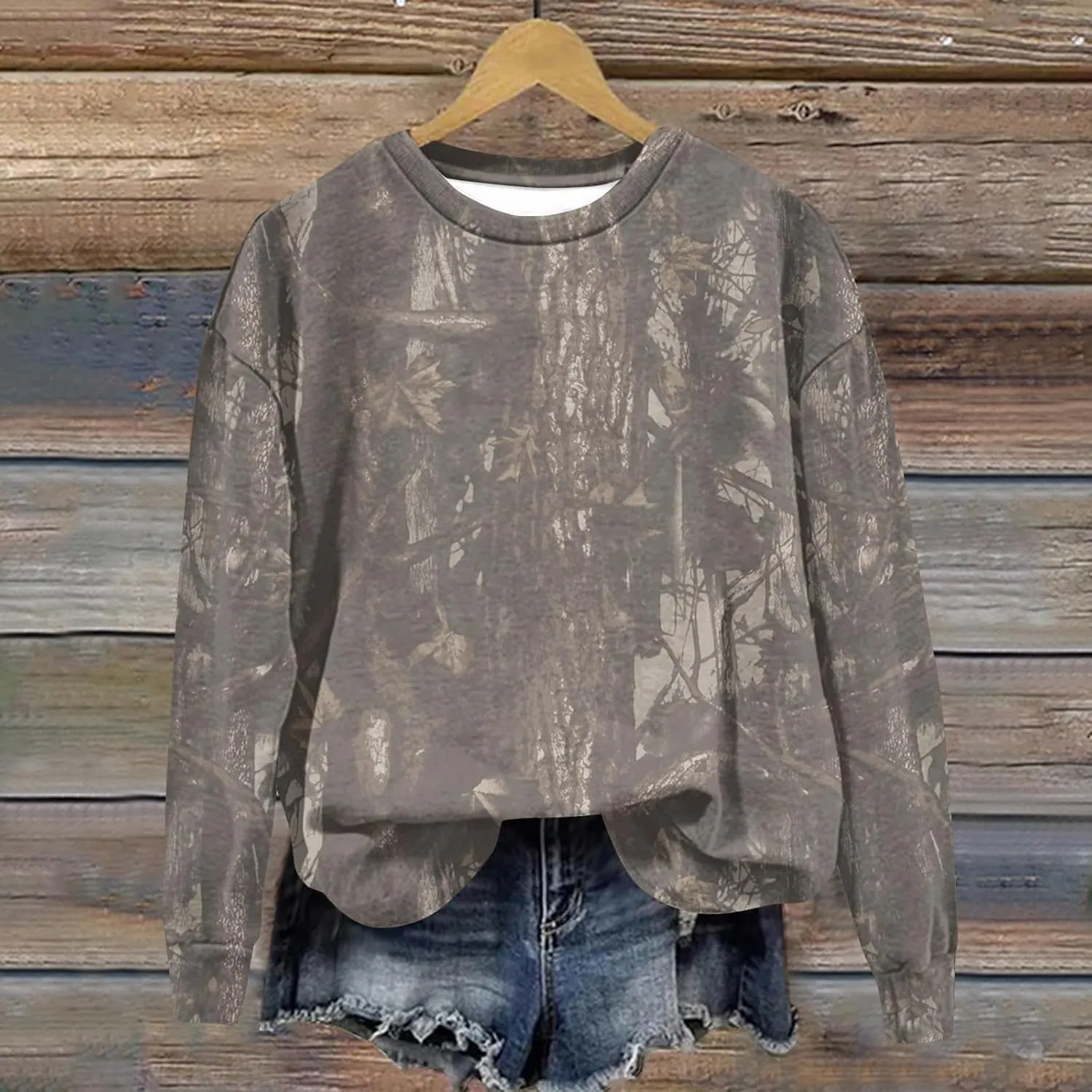 Womens Camo Crewneck Sweatshirt Maple Leaf Print Casual Long Sleeve Trendy Pullover Hoodie Oversized Sweatshirts