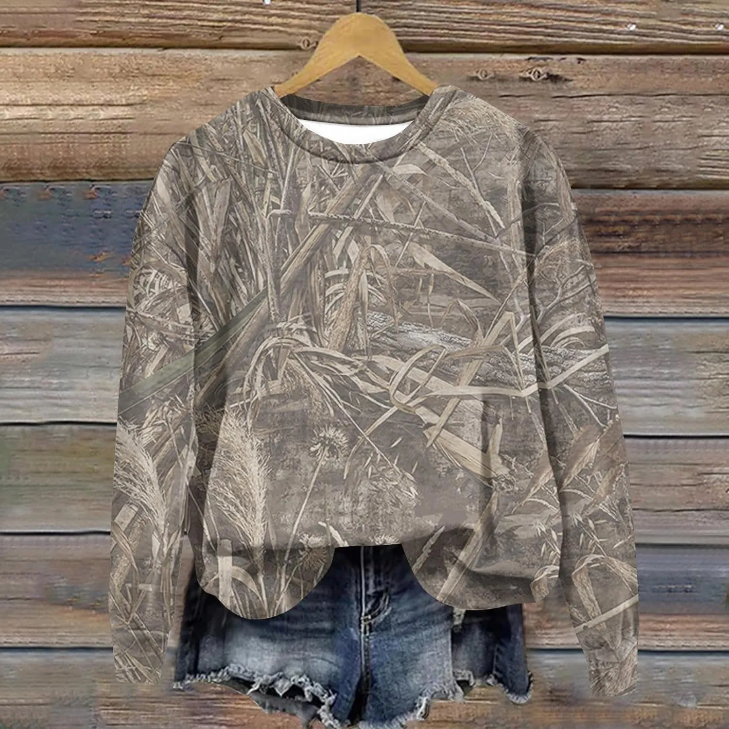 Womens Camo Crewneck Sweatshirt Maple Leaf Print Casual Long Sleeve Trendy Pullover Hoodie Oversized Sweatshirts