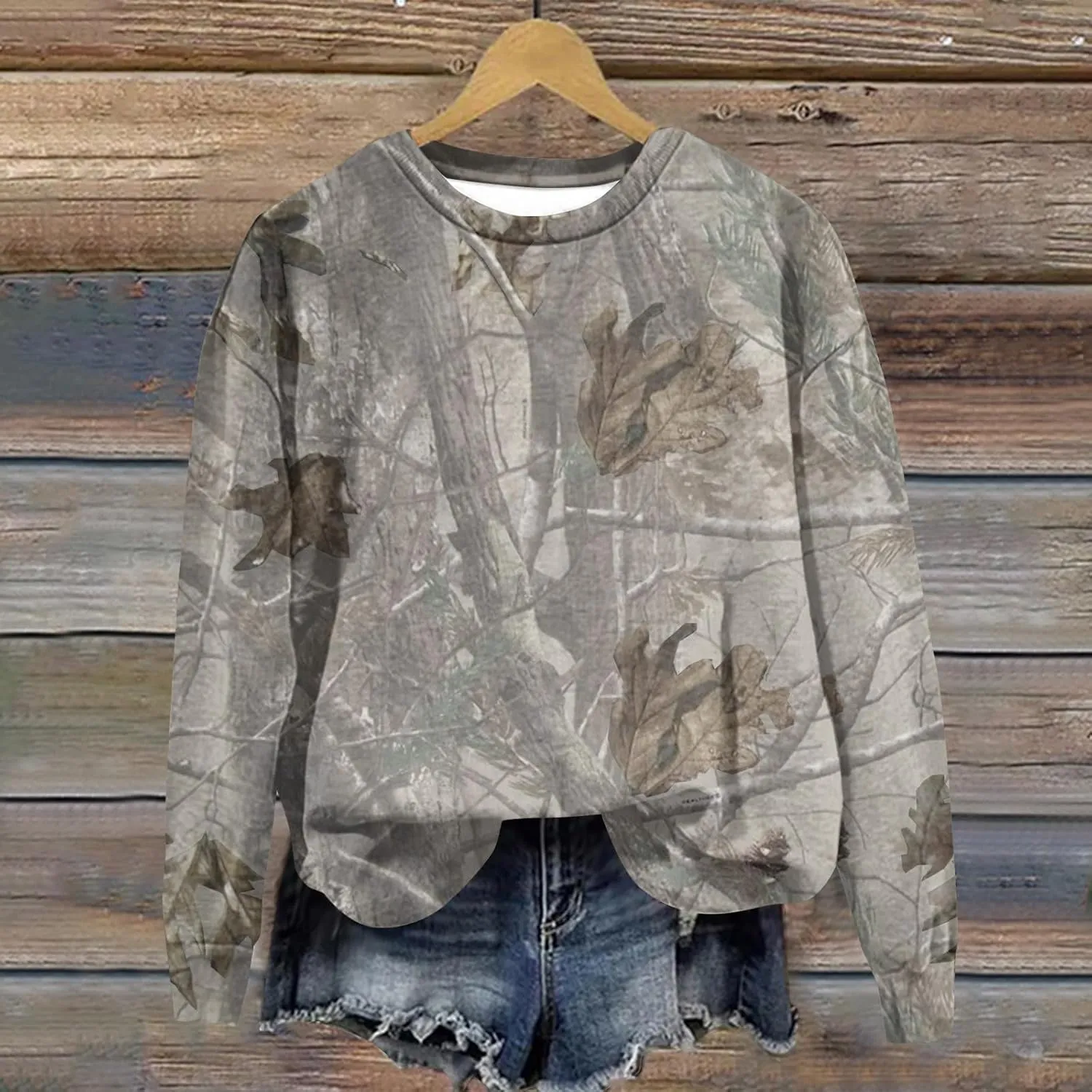 Womens Camo Crewneck Sweatshirt Maple Leaf Print Casual Long Sleeve Trendy Pullover Hoodie Oversized Sweatshirts